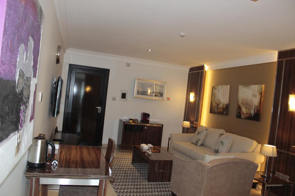 Tio Sea Resort Al Khor Exterior photo A suite at the hotel