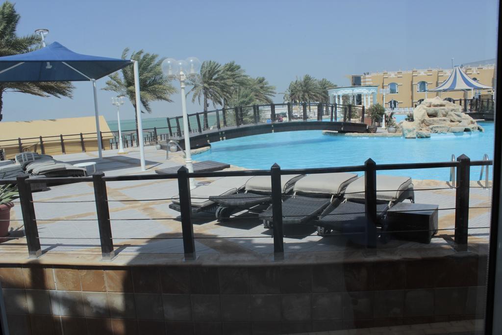 Tio Sea Resort Al Khor Exterior photo The pool at the resort