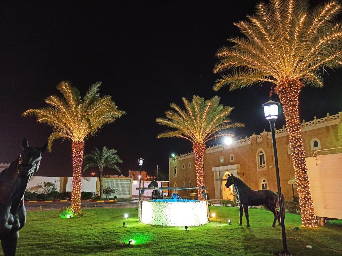 Tio Sea Resort Al Khor Exterior photo Al Shaqab at night